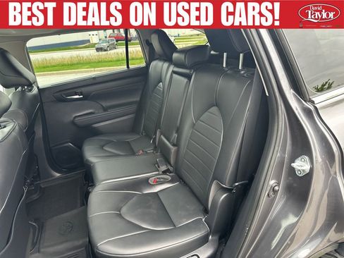 Used 2021 Toyota Highlander XLE AWD/4WD image 24