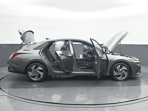 Used 2025 Hyundai Elantra Sport FWD image 36