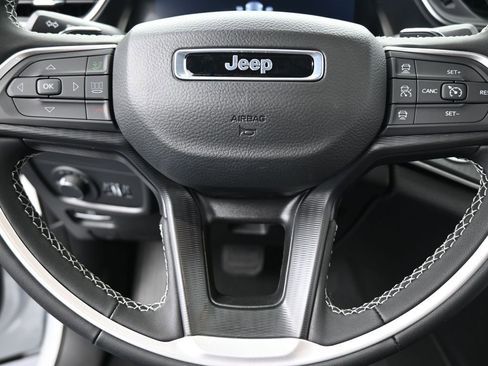 New 2025 Jeep Grand Cherokee Laredo RWD image 31