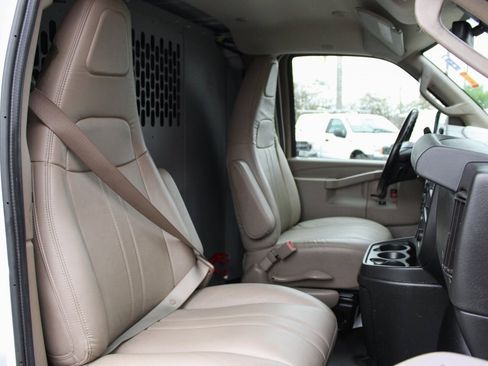 Used 2020 Chevrolet Express 3500 w/ Driver Convenience Package image 33