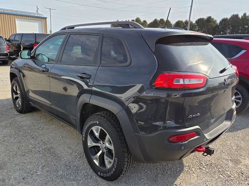 Used 2016 Jeep Cherokee Trailhawk w/ Leather Interior Group AWD/4WD image 3