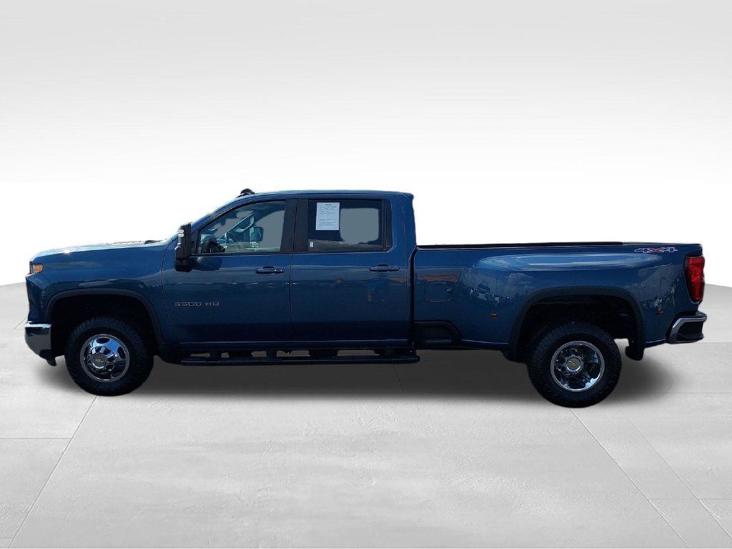 Used 2024 Chevrolet Silverado 3500 LT w/ All Star Edition AWD/4WD image 2