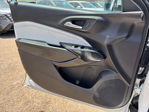 Used 2025 Chevrolet Trax LT FWD image 18