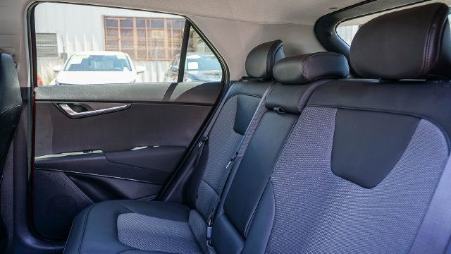 Certified 2025 Kia Niro EX FWD image 19