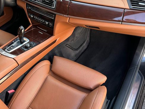 Used 2011 BMW 750Li image 43