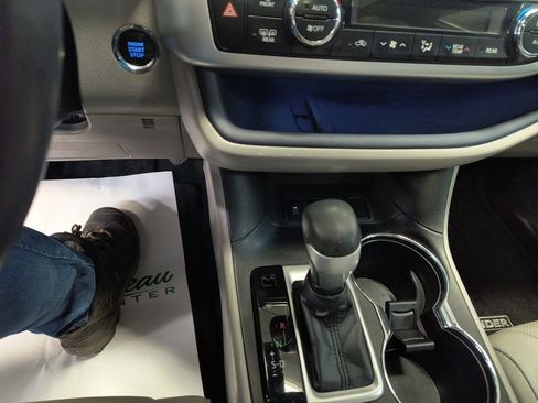 Used 2018 Toyota Highlander Limited FWD image 15