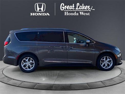 Used 2019 Chrysler Pacifica Limited image 6