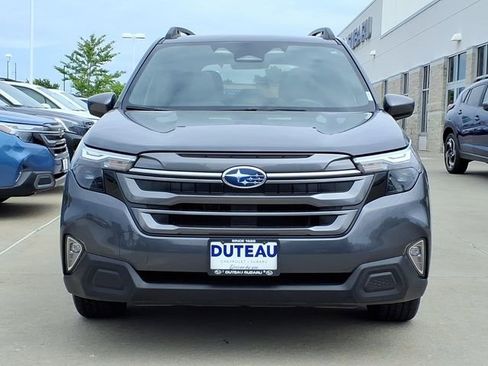 Used 2025 Subaru Forester Premium AWD/4WD image 2
