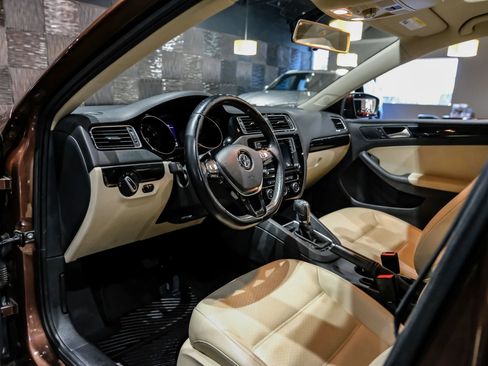 Used 2017 Volkswagen Jetta SEL FWD image 3