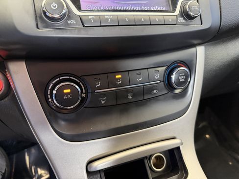 Used 2015 Nissan Sentra SV FWD image 21