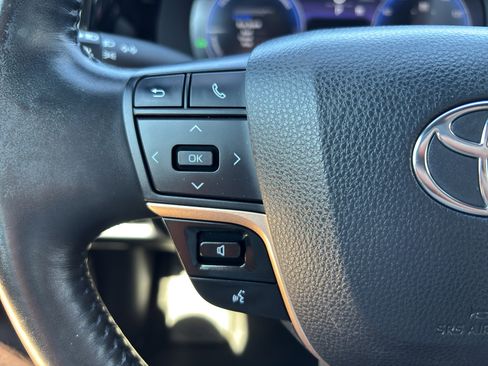 Used 2023 Toyota Crown Limited image 20