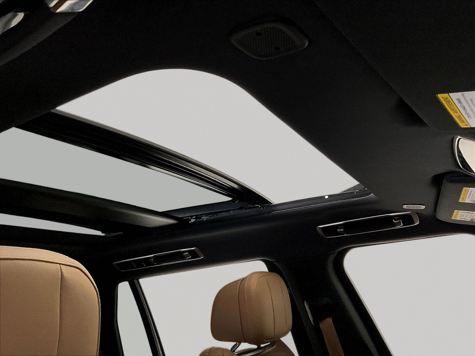 Used 2025 Land Rover Range Rover Long Wheelbase SE AWD/4WD image 28