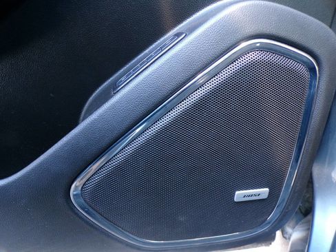 Used 2020 Chevrolet Suburban LT w/ Luxury Package image 13