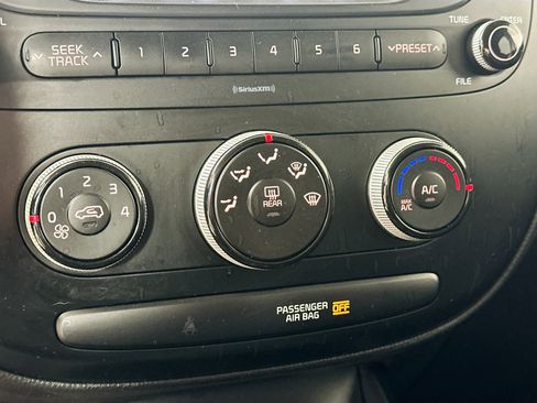 Used 2018 Kia Soul FWD image 17