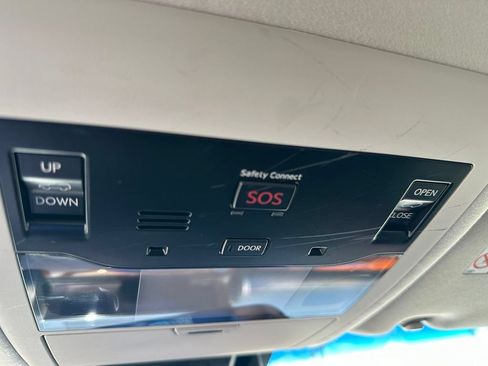 Used 2020 Lexus LX 570 4WD w/ Luxury Package image 25