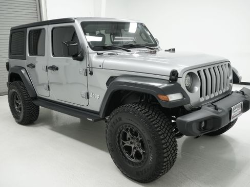 Used 2018 Jeep Wrangler Unlimited Sport S image 3
