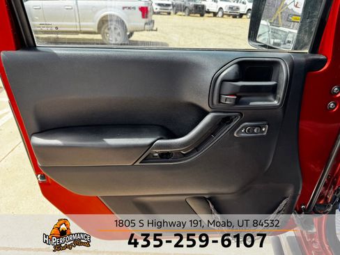 Used 2014 Jeep Wrangler Rubicon w/ Power Convenience Group AWD/4WD image 14