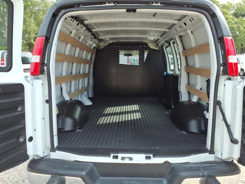 Used 2024 GMC Savana 2500 w/ Driver Convenience Package RWD image 5