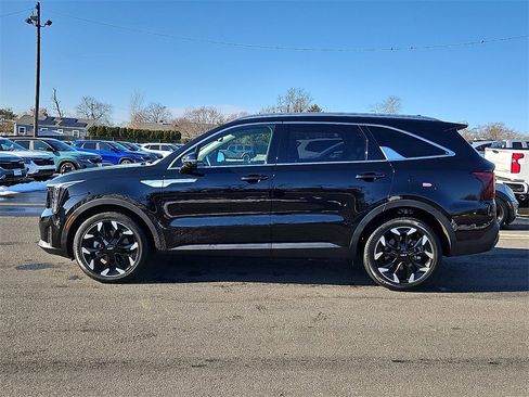 Certified 2025 Kia Sorento EX w/ Panoramic Sunroof Package image 4