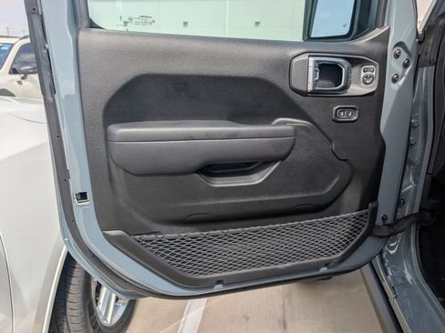 Used 2025 Jeep Gladiator Sport AWD/4WD image 21