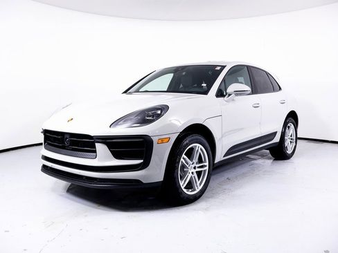 Certified 2025 Porsche Macan image 1