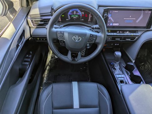 Used 2025 Toyota Camry SE w/ Multimedia Upgrade Package image 4