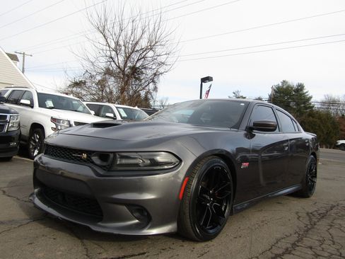 Used 2019 Dodge Charger Scat Pack w/ Technology Group image 3