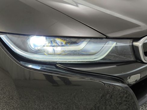 Used 2019 BMW i8 Roadster AWD/4WD image 24