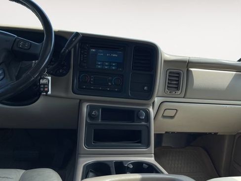 Used 2005 Chevrolet Suburban LT w/ Preferred Equipment Group AWD/4WD image 11