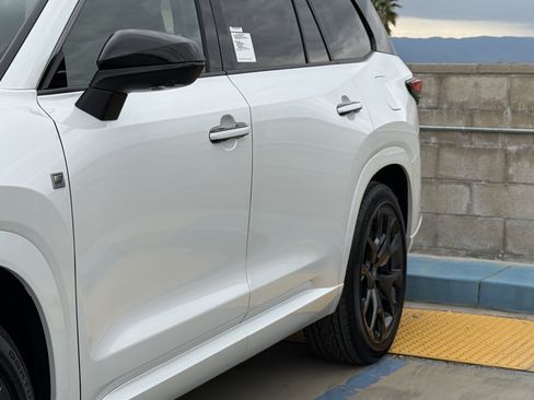 New 2026 Lexus TX 500h AWD image 8