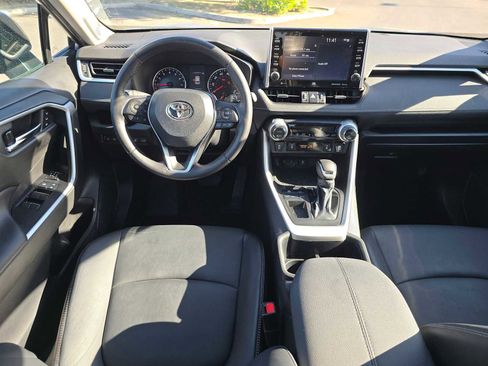Used 2022 Toyota RAV4 XLE Premium image 20