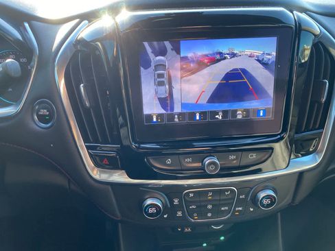 Used 2023 Chevrolet Traverse RS image 16