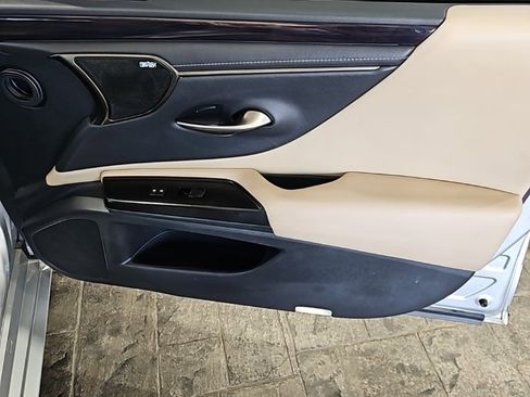 Used 2019 Lexus ES 350 Ultra Luxury image 11