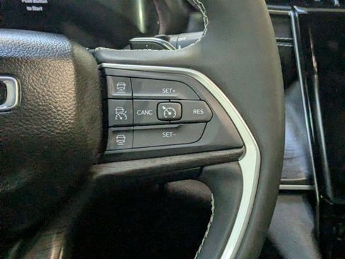 Used 2024 Jeep Grand Cherokee L Limited w/ Luxury Tech Group II image 17