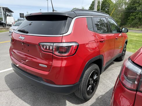 Used 2020 Jeep Compass Latitude w/ Cold Weather Group AWD/4WD image 7