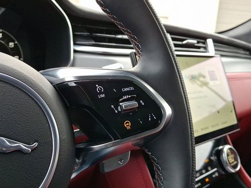 Used 2022 Jaguar F-PACE SVR image 22