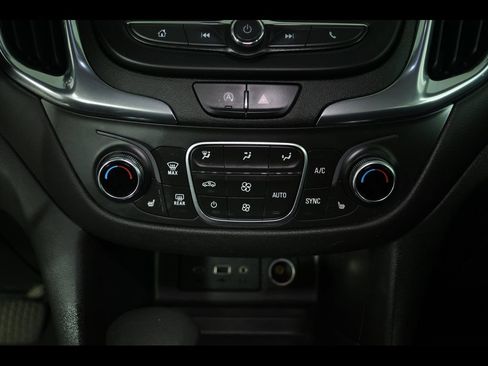 Used 2023 Chevrolet Equinox LT AWD/4WD image 25