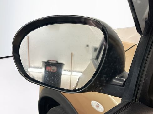 Used 2013 Nissan Juke SV AWD/4WD image 16