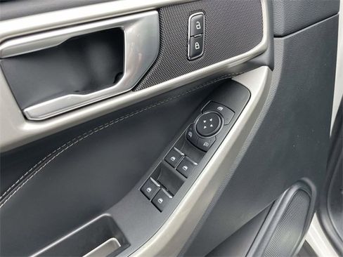 Used 2023 Ford Explorer XLT w/ Equipment Group 202A image 13