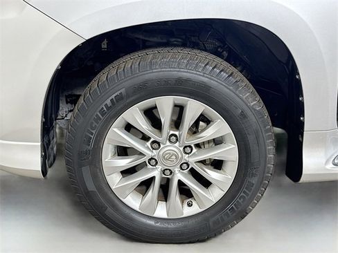 Used 2017 Lexus GX 460 image 32