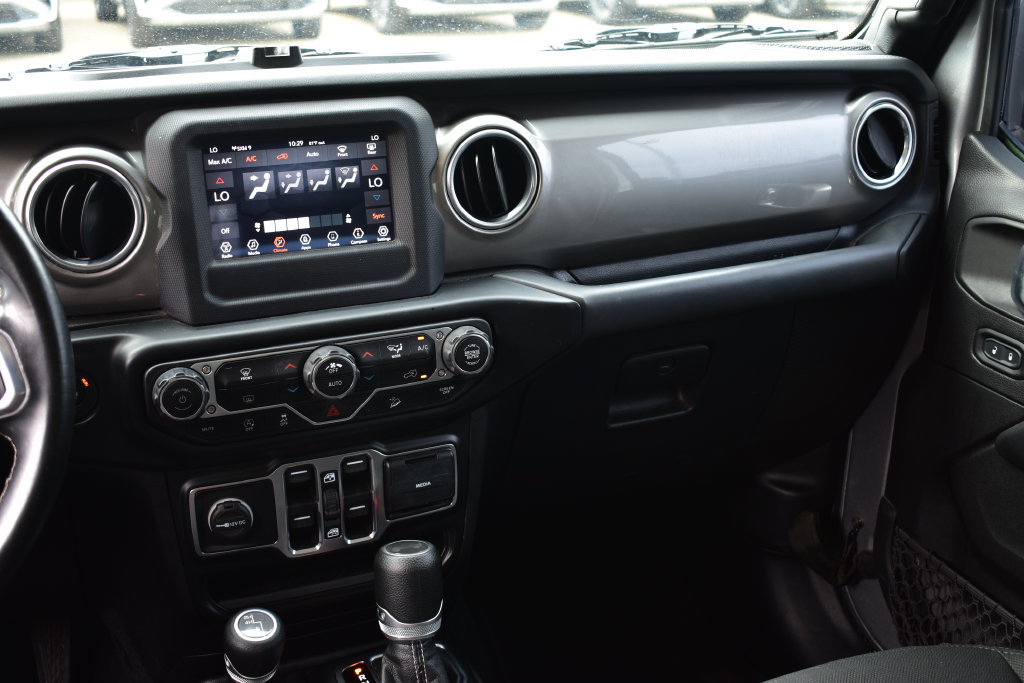 Used 2020 Jeep Wrangler Unlimited Sahara AWD/4WD image 30