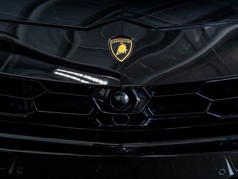 Used 2021 Lamborghini Urus image 16