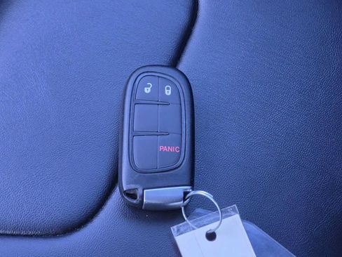 Used 2019 Jeep Cherokee Trailhawk AWD/4WD image 31