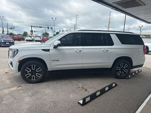 Used 2021 GMC Yukon XL AT4 w/ AT4 Premium Package AWD/4WD image 3
