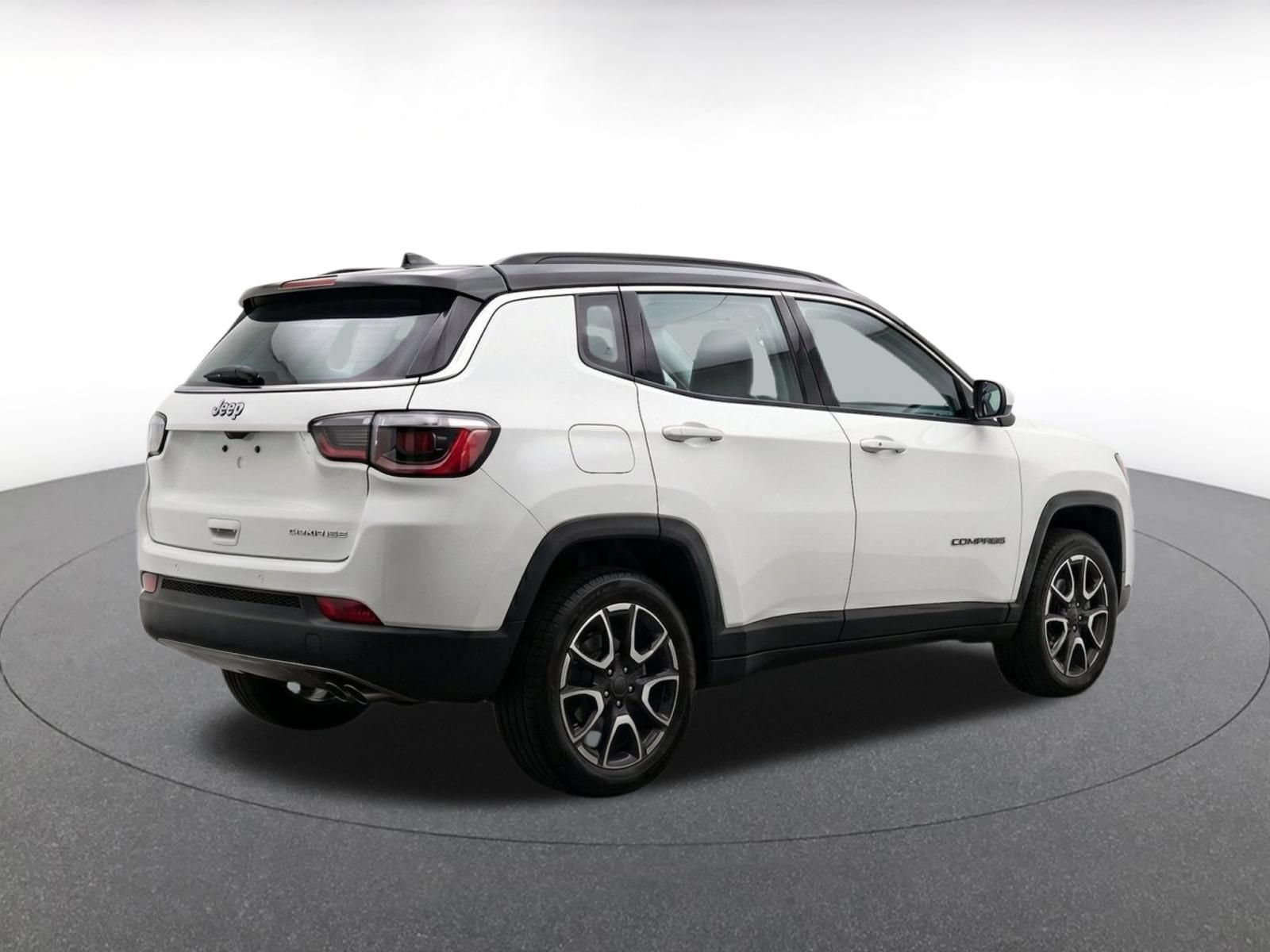 Used 2025 Jeep Compass Trailhawk AWD/4WD image 8