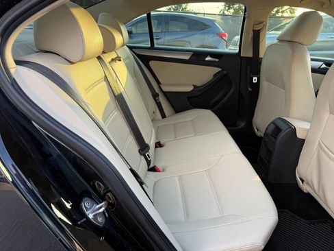 Used 2017 Volkswagen Jetta SE FWD image 20