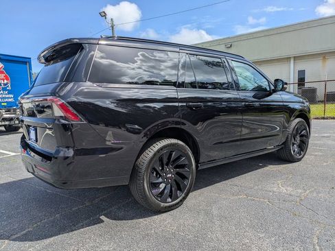 New 2026 Lincoln Navigator Reserve w/ Jet Appearance Package AWD/4WD image 4