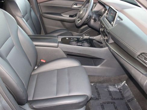 Used 2023 Nissan Rogue SV w/ SV Premium B Package image 30