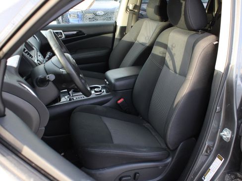 Used 2019 Nissan Pathfinder SV image 15
