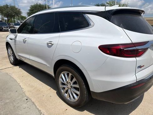 Used 2019 Buick Enclave Essence FWD image 3
